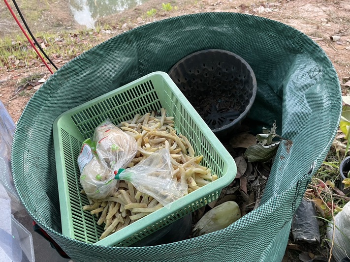 นักวิจัย ม.นครพนม ต่อยอดนวัตกรรม “เครื่องลดมวลขยะอินทรีย์” ช่วยจัดการขยะครัวเรือน ลดกลิ่น ลดความถี่การเก็บขนขยะ ทดลองนำร่อง 6 จุด ในพื้นที่ ต.ท่าค้อ อ.เมือง จ.นครพนม