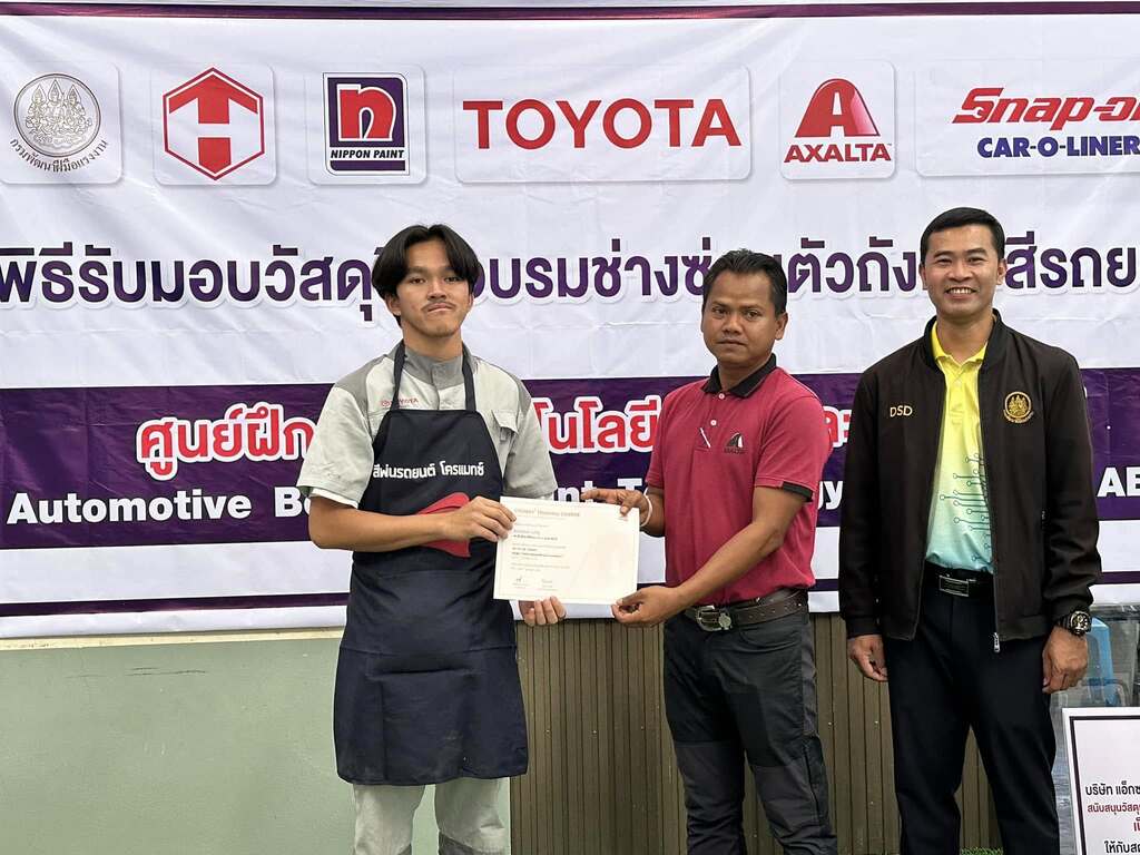 วิทยาลัยนาหว้า ม.นครพนม ร่วมพิธีพิธีรับมอบวัสดุฝึกอบรมพร้อมติดตามการฝึกอบรมของนักศึกษาสาขาวิชาเทคนิคเครื่องกล