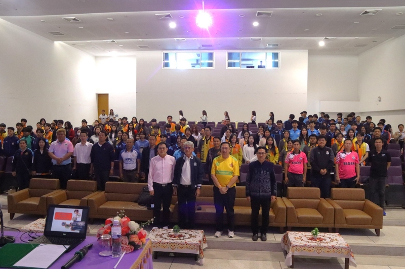 ม.นครพนม ร่วมกับ สมาคมกีฬาแห่งจังหวัดนครพนม จัดกิจกรรมฝึกทักษะฟุตบอลเยาวชนในพื้นที่ กว่า 300 คน (Nakhon Phanom University, in collaboration with the Nakhon Phanom Provincial Sports Association, organized a youth football skills training event for over 300 participants in the area.)