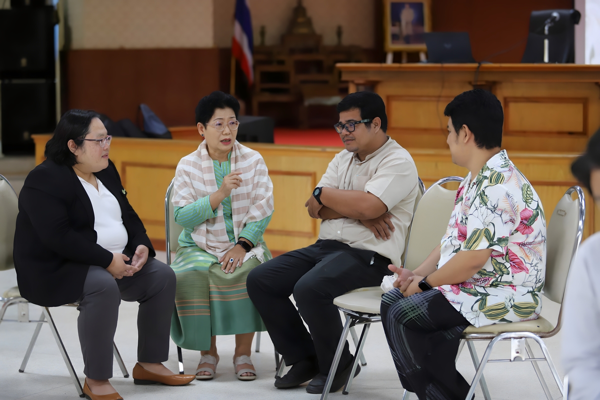 ม.นครพนม จัดโครงการเสริมสร้างสุขภาวะและให้คำปรึกษานักศึกษา เน้นดูแลสุขภาพจิตและพร้อมรับมือสถานการณ์ฉุกเฉิน (Nakhon Phanom University organizes a project to enhance student well-being and provide counselling, focusing on mental health care and preparedness for emergency situations.)