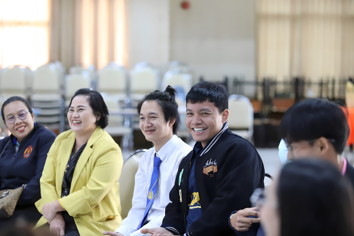 ม.นครพนม จัดโครงการเสริมสร้างสุขภาวะและให้คำปรึกษานักศึกษา เน้นดูแลสุขภาพจิตและพร้อมรับมือสถานการณ์ฉุกเฉิน (Nakhon Phanom University organizes a project to enhance student well-being and provide counselling, focusing on mental health care and preparedness for emergency situations.)