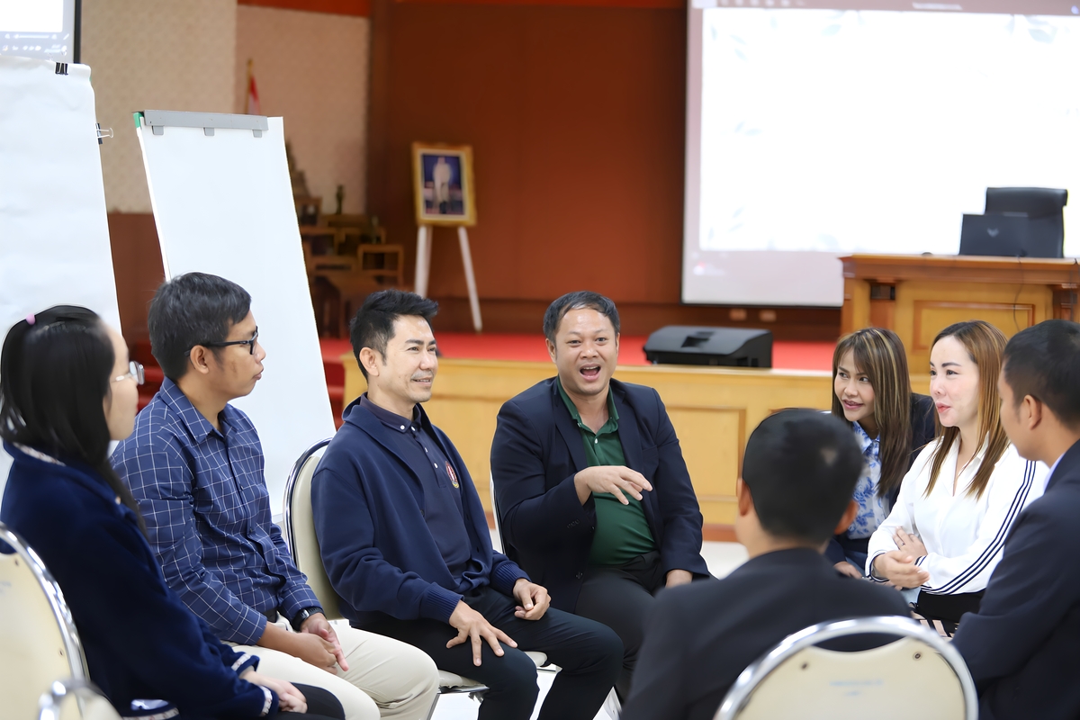 ม.นครพนม จัดโครงการเสริมสร้างสุขภาวะและให้คำปรึกษานักศึกษา เน้นดูแลสุขภาพจิตและพร้อมรับมือสถานการณ์ฉุกเฉิน (Nakhon Phanom University organizes a project to enhance student well-being and provide counselling, focusing on mental health care and preparedness for emergency situations.)