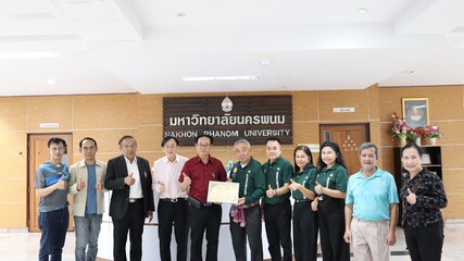 ชมรมศิษย์เก่าคณะเทคโนโลยีอุตสาหกรรม มอบเงินสนับสนุนและทุนการศึกษา จำนวน 150,000 บาท (The Alumni Club of the Faculty of Industrial Technology donated 150,000 baht in support and scholarships.)