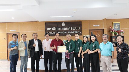 ชมรมศิษย์เก่าคณะเทคโนโลยีอุตสาหกรรม มอบเงินสนับสนุนและทุนการศึกษา จำนวน 150,000 บาท (The Alumni Club of the Faculty of Industrial Technology donated 150,000 baht in support and scholarships.)