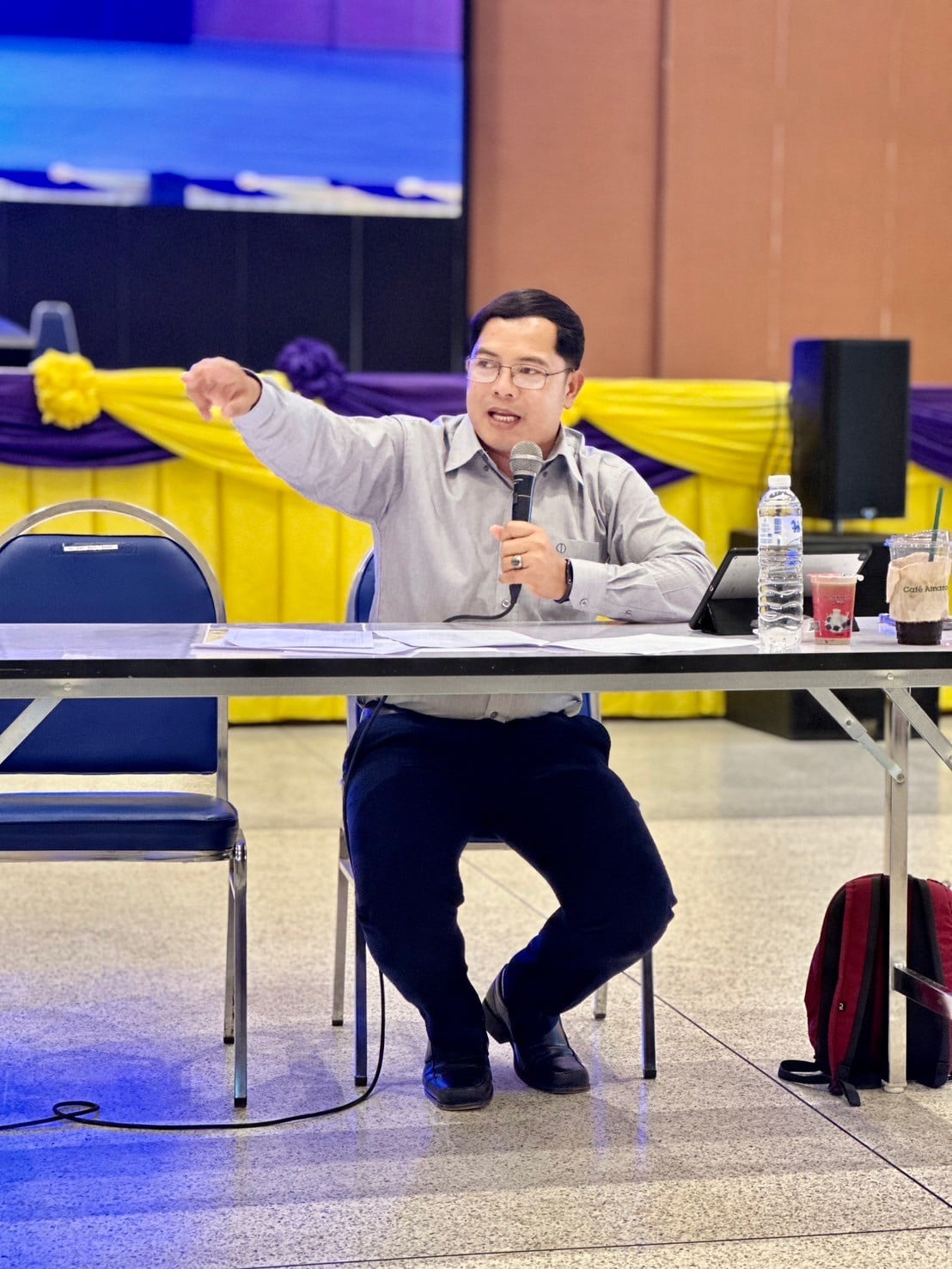 ม.นครพนม ประชุมคณะกรรมการฝ่ายฝึกซ้อมบัณฑิต และตรวจสอบความเรียบร้อย บริเวรณจุดตรวจโลหะ