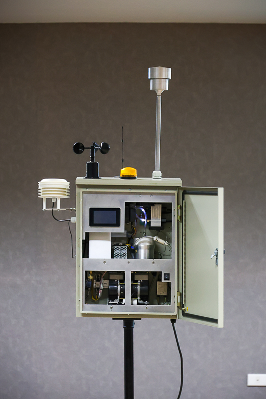 ม.นครพนม มอบสถานีตรวจวัดคุณภาพอากาศ PM2.5 แก่เทศบาลเมืองนครพนม