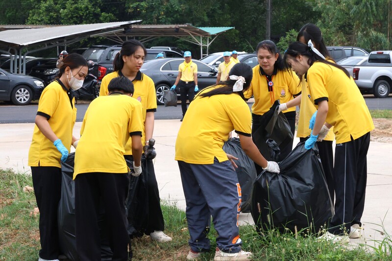 ม.นครพนม ร่วมกิจกรรมจิตอาสาบำเพ็ญสาธารณะประโยชน์งานพิธีพระราชทานปริญญาบัตร