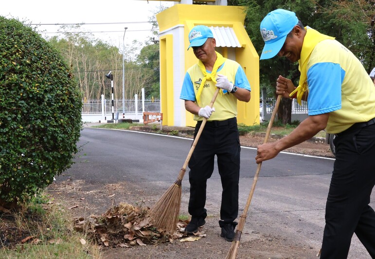 ม.นครพนม ร่วมกิจกรรมจิตอาสาบำเพ็ญสาธารณะประโยชน์งานพิธีพระราชทานปริญญาบัตร
