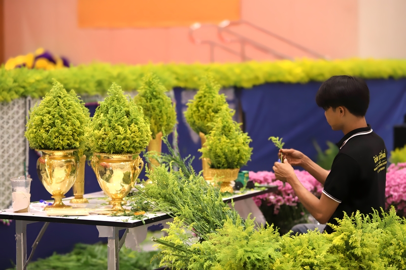 งดงามสมพระเกียรติ แท่นพระราชทานปริญญาบัตร ม.นครพนม ศิลปะเชื่อมโยงอดีต ปัจจุบัน และศรัทธาในดินแดนลุ่มน้ำโขง