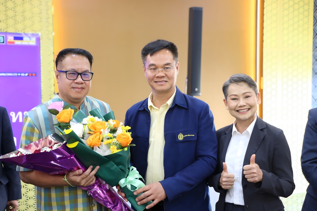 มหาวิทยาลัยนครพนม เชิดชูเกียรติแด่ผู้รับพระราชทานปริญญากิตติมศักดิ์ และรางวัลเข็มเชิดชูเกียรติพระธาตุพนม ประจำปีการศึกษา 2566