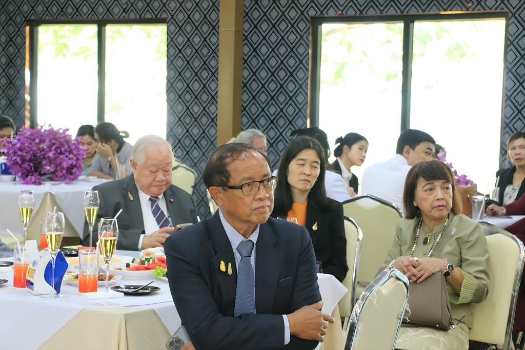 มหาวิทยาลัยนครพนม เชิดชูเกียรติแด่ผู้รับพระราชทานปริญญากิตติมศักดิ์ และรางวัลเข็มเชิดชูเกียรติพระธาตุพนม ประจำปีการศึกษา 2566