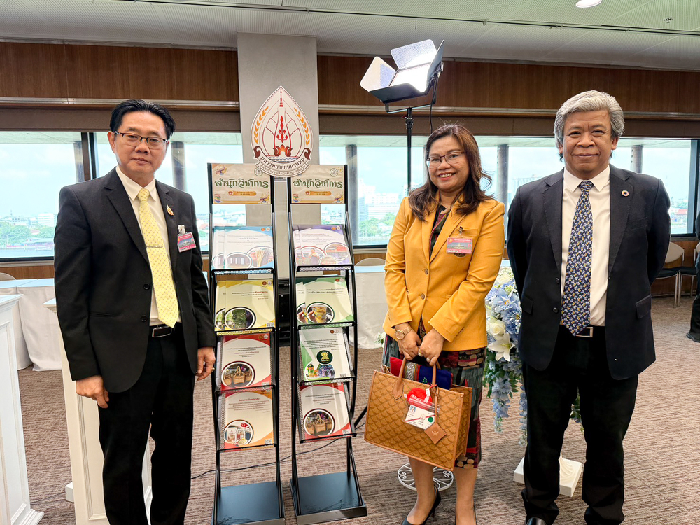 มหาวิทยาลัยนครพนม ลงนามบันทึกข้อตกลงความร่วมมือกับสำนักงานเลขาธิการวุฒิสภา เพื่อร่วมกันขับเคลื่อนการนำผลงานทางวิชาการและผลงานวิจัยไปใช้ประโยชน์ในกระบวนการนิติบัญญัติ