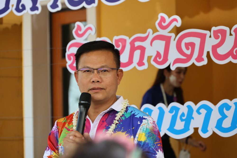 ม.นครพนม ร่วมรดน้ำขอพรผู้ว่าฯ สืบสานประเพณีสงกรานต์อย่างอบอุ่น