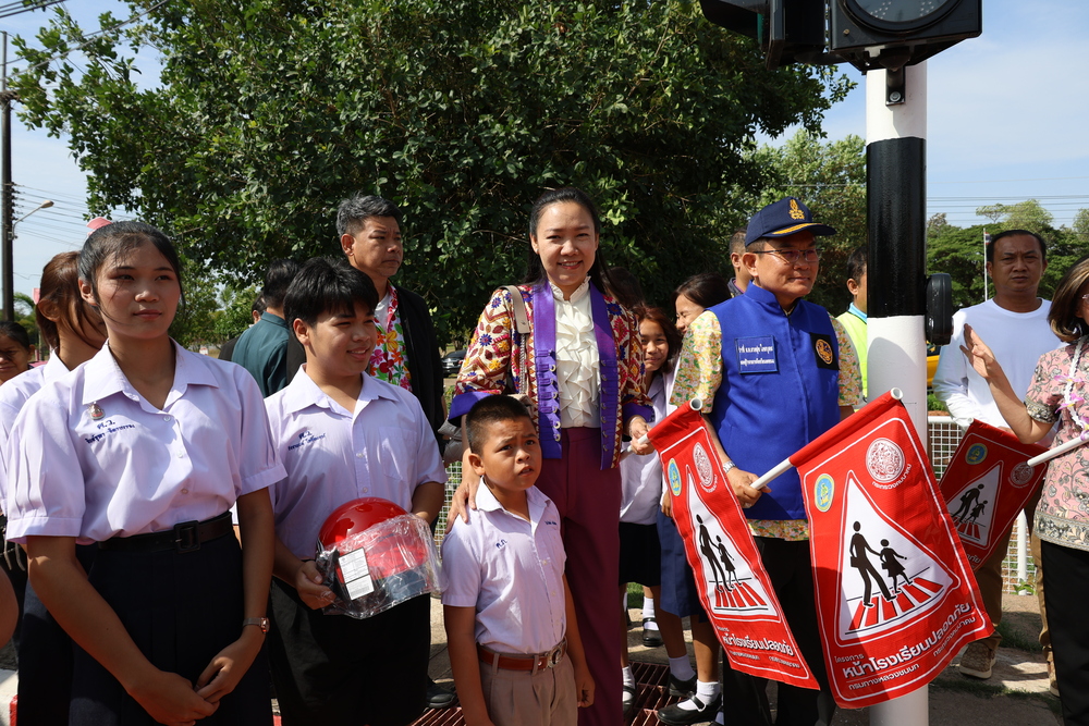 ม.นครพนม ร่วมพิธีเปิดโครงการหน้าโรงเรียนปลอดภัย ยกระดับความปลอดภัยเขตโรงเรียน หวังลดอุบัติเหตุ-สร้างจิตสำนึกผู้ใช้รถใช้ถนน