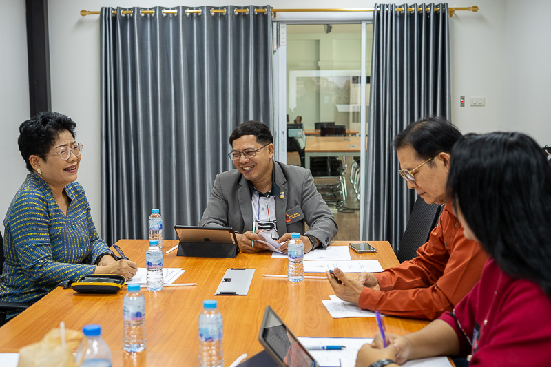 มหาวิทยาลัยนครพนม จัดประชุมคณะกรรมการพิจารณารางวัล “100 เกียรติคุณ” ศิษย์เก่าดีเด่น ประจำปีการศึกษา 2567 ครั้งที่ 1/2568