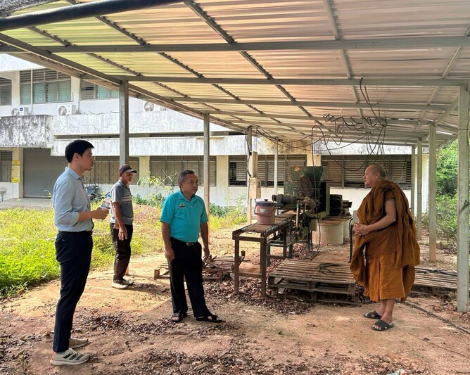 คณะเทคโนโลยีอุตสาหกรรม นำอิฐมอญดินเผาจากงานวิจัย วช. มอบแก่ชุมชนบ้านนาหลวงเพื่อเป็นวัสดุจัดสร้างพระอุโบสถ