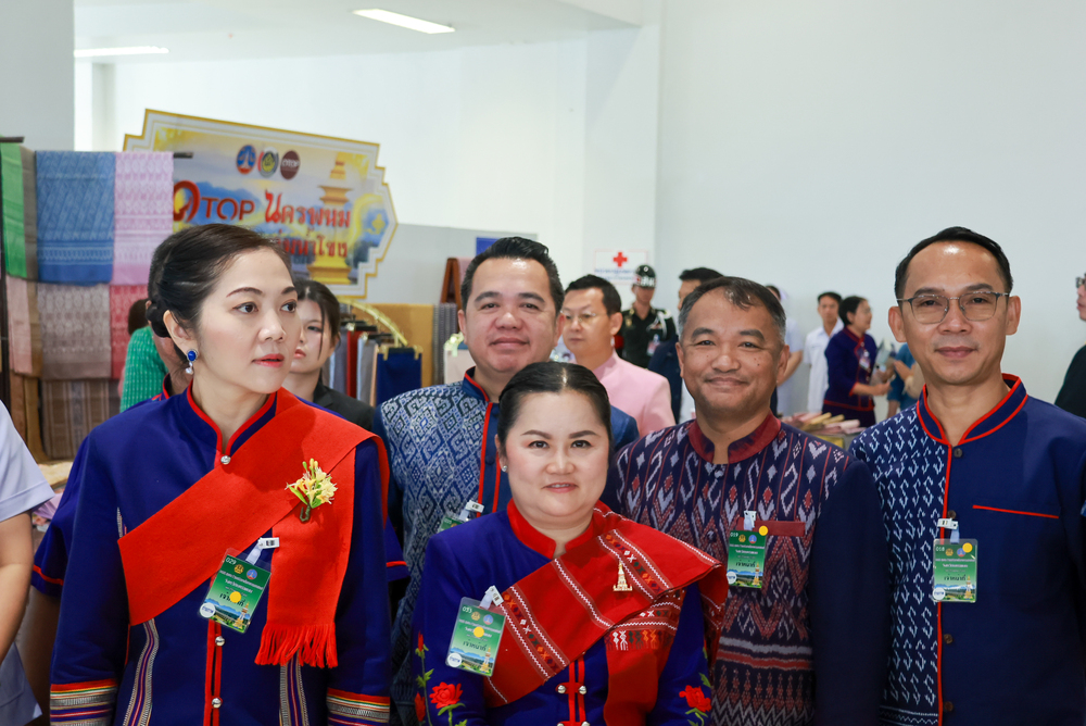 ม.นครพนม ร่วมต้อนรับนายกรัฐมนตรี ในโอกาสประชุม ครม.สัญจร ณ จังหวัดนครพนม พร้อมเสนอแผนจัดตั้งคณะแพทยศาสตร์