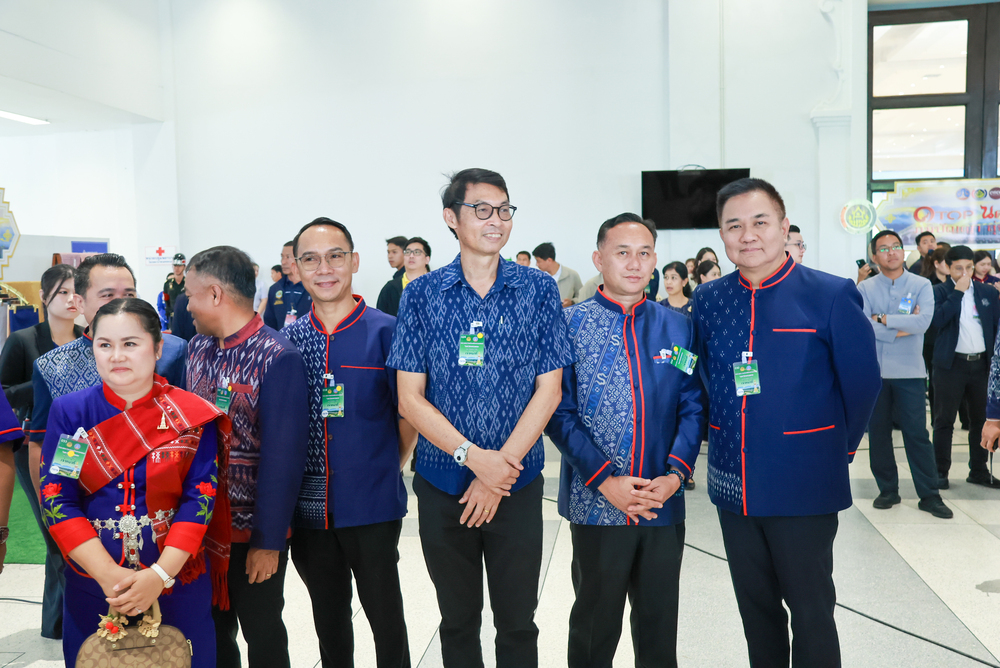 ม.นครพนม ร่วมต้อนรับนายกรัฐมนตรี ในโอกาสประชุม ครม.สัญจร ณ จังหวัดนครพนม พร้อมเสนอแผนจัดตั้งคณะแพทยศาสตร์