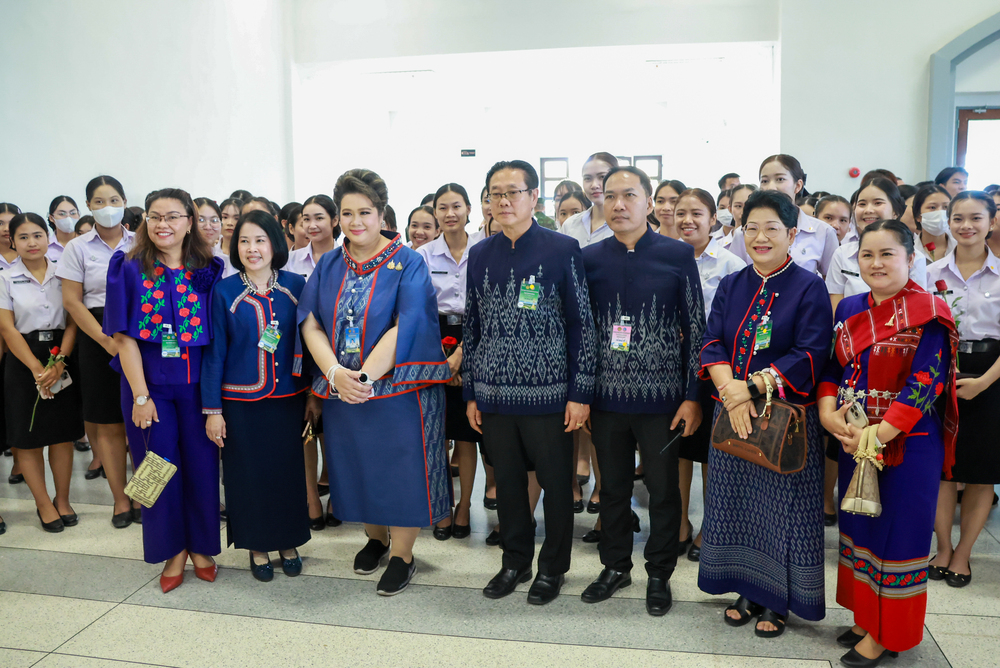 ม.นครพนม ร่วมต้อนรับนายกรัฐมนตรี ในโอกาสประชุม ครม.สัญจร ณ จังหวัดนครพนม พร้อมเสนอแผนจัดตั้งคณะแพทยศาสตร์