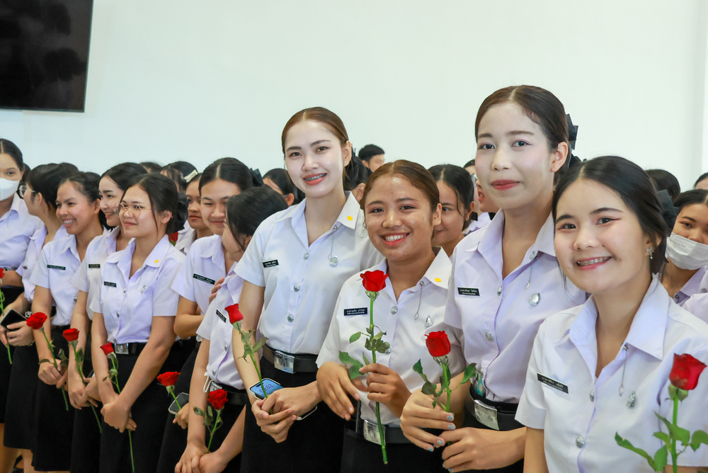 ม.นครพนม ร่วมต้อนรับนายกรัฐมนตรี ในโอกาสประชุม ครม.สัญจร ณ จังหวัดนครพนม พร้อมเสนอแผนจัดตั้งคณะแพทยศาสตร์