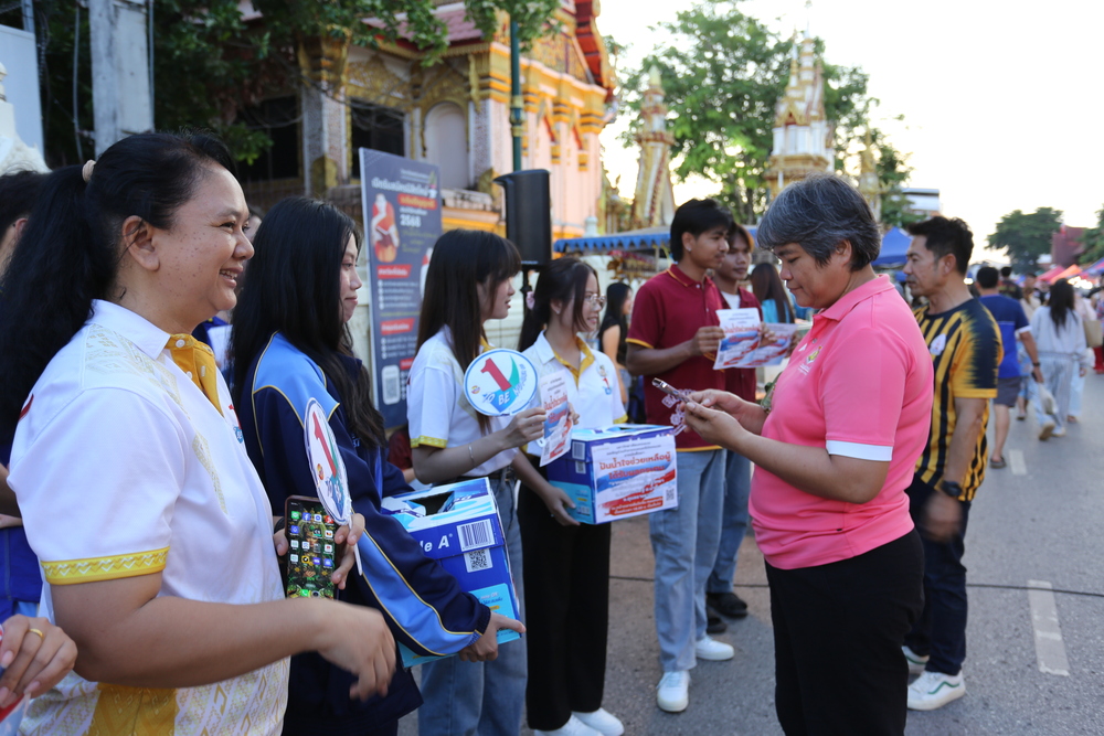 นักศึกษา ม.นครพนม เปิดหมวกร้องเพลงส่งต่อกำลังใจและงบประมาณ ช่วยเหลือโรงเรียนโดมประดิษฐ์วิทยา จ.อุบลราชธานี