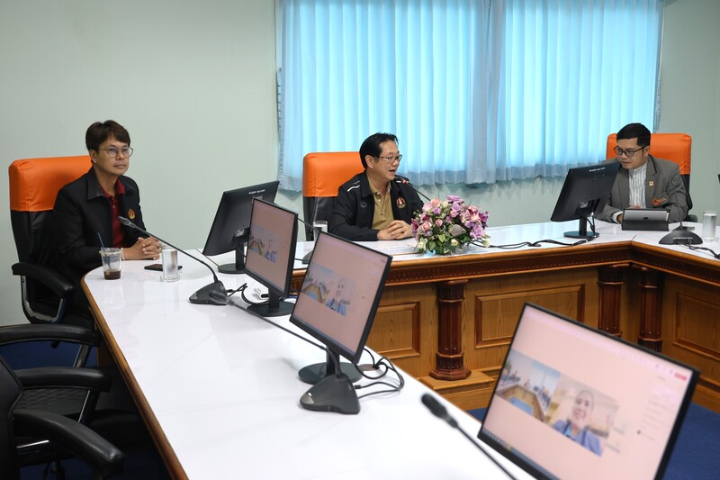 ม.นครพนม มอบเงินช่วยเหลือโรงเรียนโดมประดิษฐ์วิทยา สนับสนุนการฟื้นฟูหลุมหลบภัยจากผลกระทบข้อพิพาทชายแดนไทย–กัมพูชา