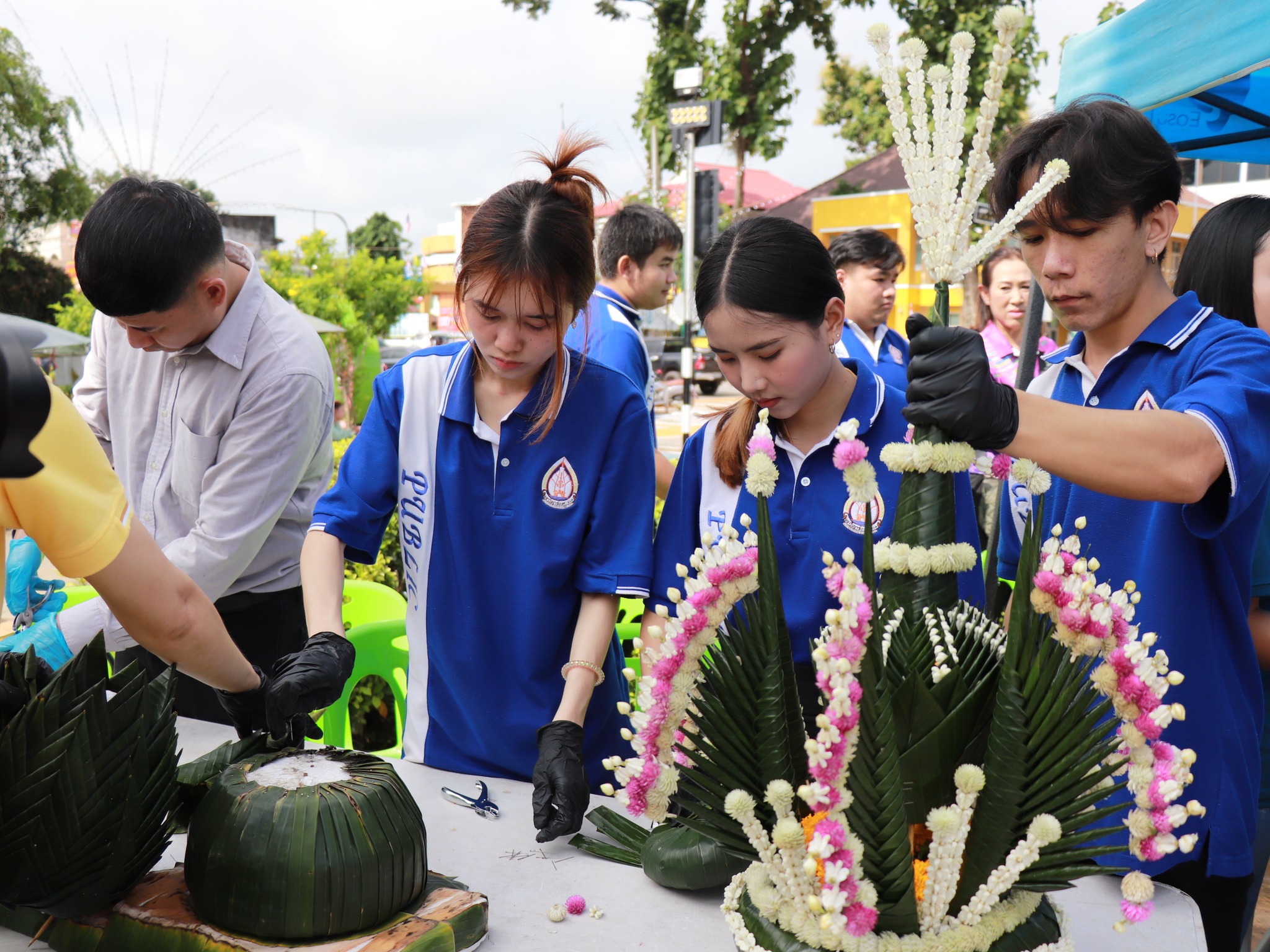 คณะศิลปศาสตร์และวิทยาศาสตร์ ร่วมทำกิจกรรมจิตอาสา “เก็บและคัดแยกขยะจากพิธีบวงสรวงพญาศรีสัตตนาคราช”