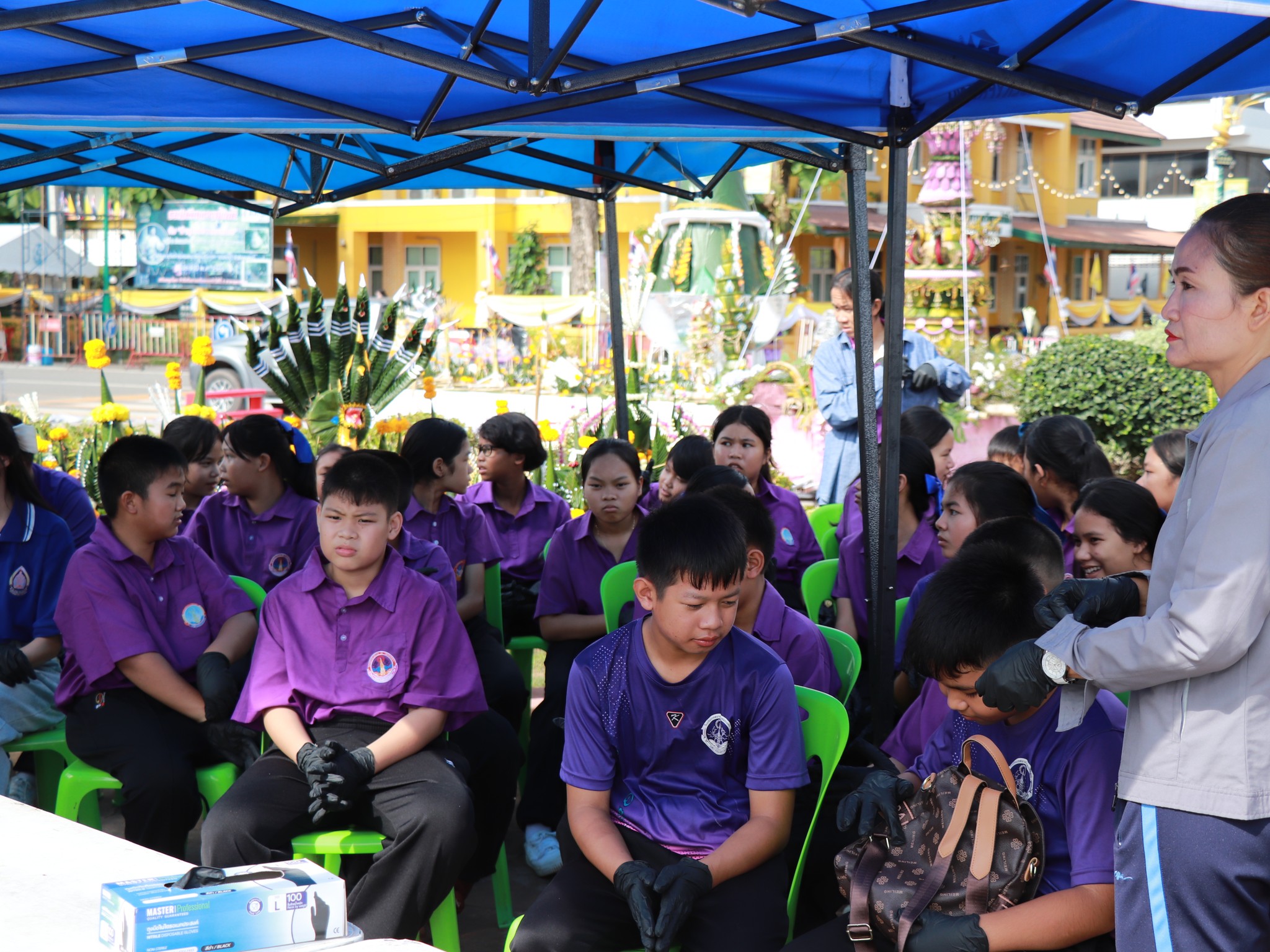 คณะศิลปศาสตร์และวิทยาศาสตร์ ร่วมทำกิจกรรมจิตอาสา “เก็บและคัดแยกขยะจากพิธีบวงสรวงพญาศรีสัตตนาคราช”