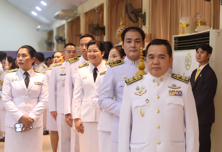 ม.นครพนม ร่วมพิธีถวายเครื่องราชสักการะ วางพานพุ่ม และจุดเทียนถวายพระพรชัยมงคล เนื่องในโอกาสวันเฉลิมพระชนมพรรษา พระบาทสมเด็จพระเจ้าอยู่หัว