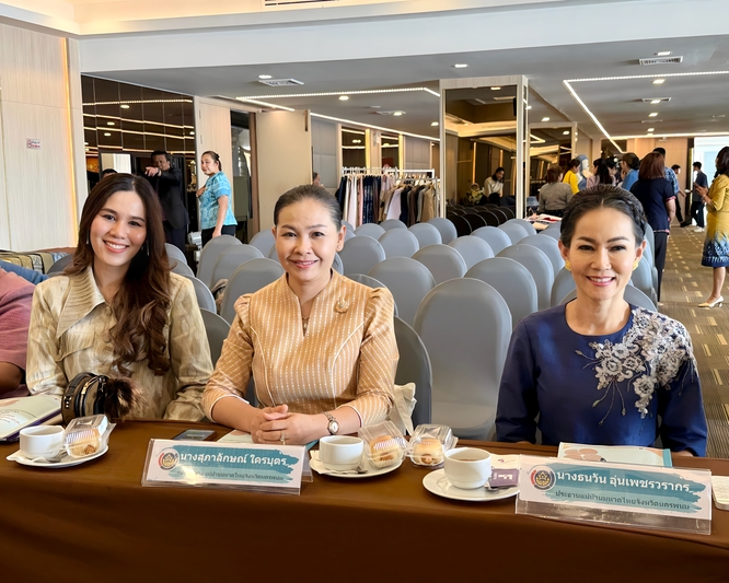 ม.นครพนม ร่วมส่งเสริมภูมิปัญญาผ้าไทย ประกวด “ผ้าลายสิริราชพัสตราภรณ์” และงานหัตถกรรม ระดับจังหวัด ยกระดับรายได้ชุมชน