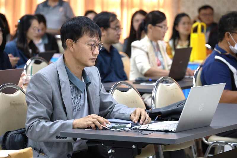 อบรม “การใช้เทคโนโลยี AI เขียนตำราขอตำแหน่งทางวิชาการ”