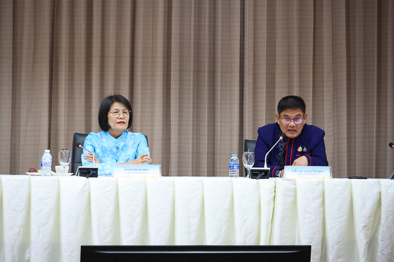 มหาวิทยาลัยนครพนม ร่วมประชุมเตรียมความพร้อมจัดประเพณีไหลเรือไฟและงานกาชาดจังหวัดนครพนม ประจำปี 2568