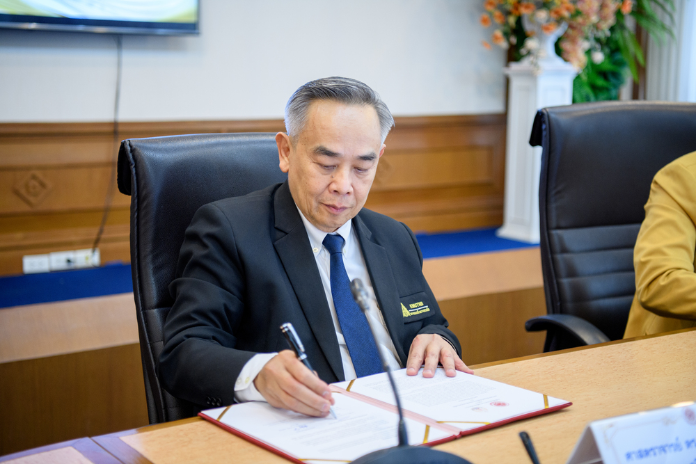 ม.นครพนม จับมือ มจพ. ลงนาม MOU เสริมสร้างศูนย์กลางขับเคลื่อนอุตสาหกรรมยานยนต์สมัยใหม่แห่งอนาคต