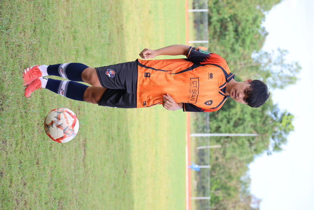 อธิการบดีมหาวิทยาลัยนครพนมให้กำลังใจนักฟุตบอล ก่อนร่วมศึกกีฬามหาวิทยาลัยแห่งประเทศไทย ครั้งที่ 51