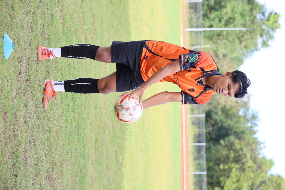 อธิการบดีมหาวิทยาลัยนครพนมให้กำลังใจนักฟุตบอล ก่อนร่วมศึกกีฬามหาวิทยาลัยแห่งประเทศไทย ครั้งที่ 51