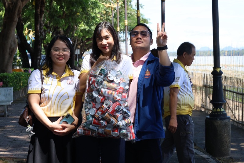 คณะศิลปศาสตร์และวิทยาศาสตร์ มอบกระป๋องเครื่องดื่ม 6,553 ใบ สนับสนุนการสร้างเรือไฟ ประจำปี 2568