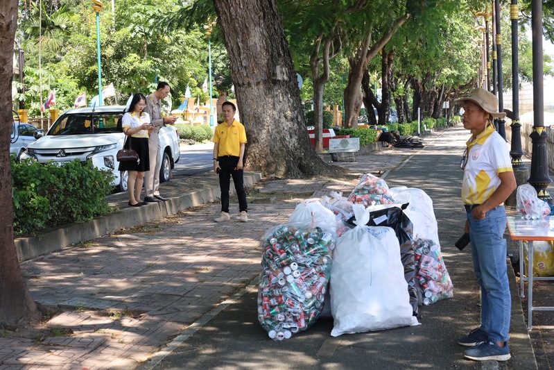 คณะวิทยาการจัดการและเทคโนโลยีสารสนเทศ มอบกระป๋องเครื่องดื่ม 7,319 ใบ พร้อมสนับสนุนพลุ 20 นัด สนับสนุนการสร้างเรือไฟ ประจำปี 2568