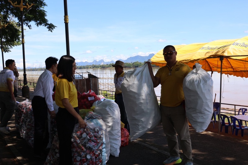 คณะวิทยาการจัดการและเทคโนโลยีสารสนเทศ มอบกระป๋องเครื่องดื่ม 7,319 ใบ พร้อมสนับสนุนพลุ 20 นัด สนับสนุนการสร้างเรือไฟ ประจำปี 2568