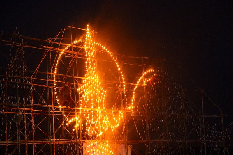 Scoop : แสงไฟจากกระป๋องเครื่องดื่ม สู่เรื่องเล่าเรือไฟ ม.นครพนม