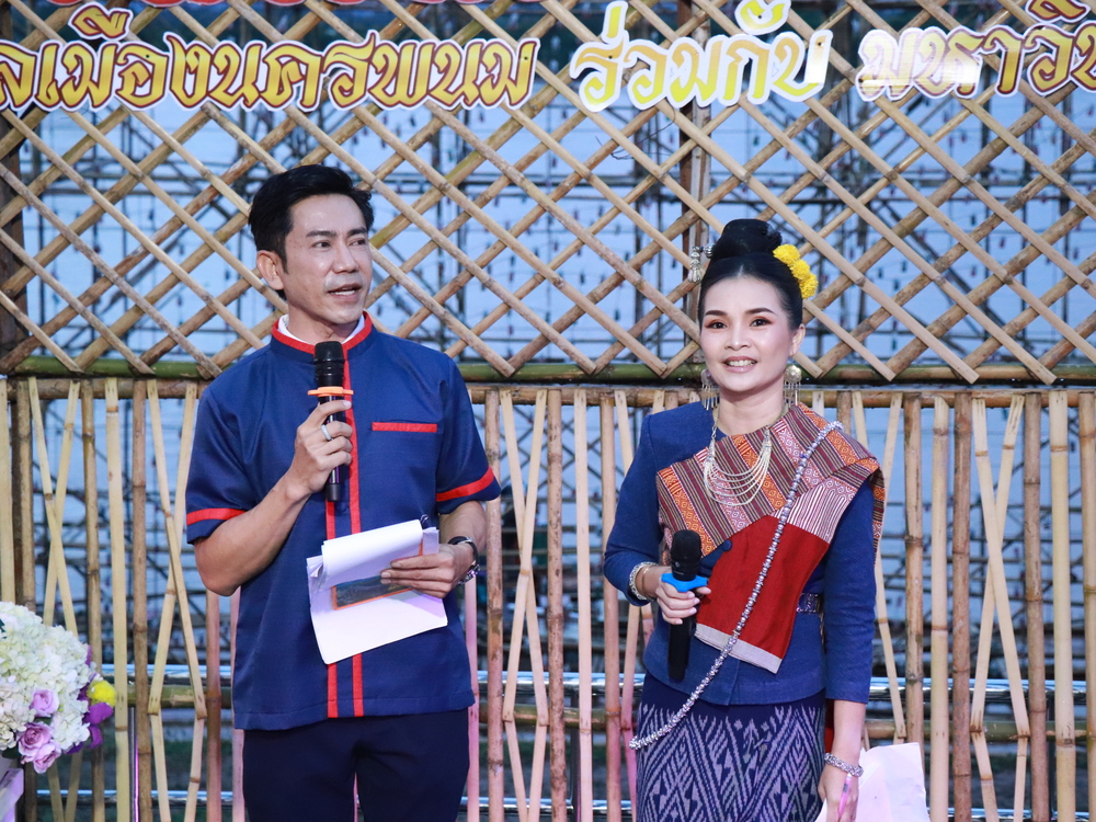 มหาวิทยาลัยนครพนมจัดแสดง “เรือไฟโชว์” ลำแรก เปิดม่านงานมหกรรมไหลเรือไฟโลก ประจำปี 2568