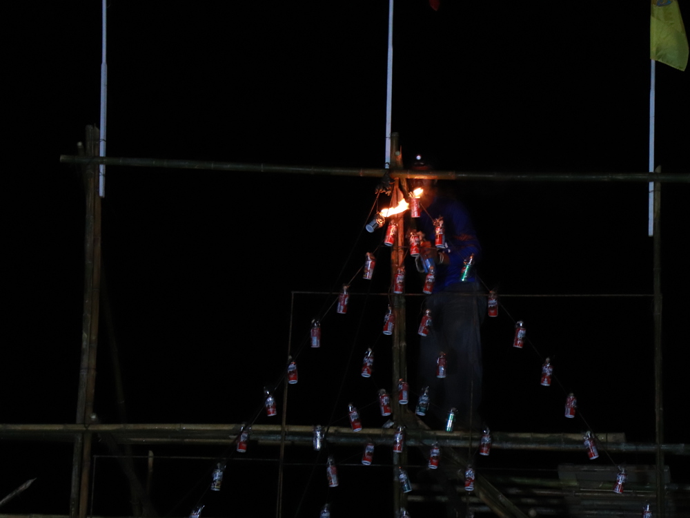 มหาวิทยาลัยนครพนมจัดแสดง “เรือไฟโชว์” ลำแรก เปิดม่านงานมหกรรมไหลเรือไฟโลก ประจำปี 2568