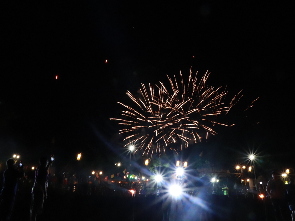 มหาวิทยาลัยนครพนมจัดแสดง “เรือไฟโชว์” ลำแรก เปิดม่านงานมหกรรมไหลเรือไฟโลก ประจำปี 2568