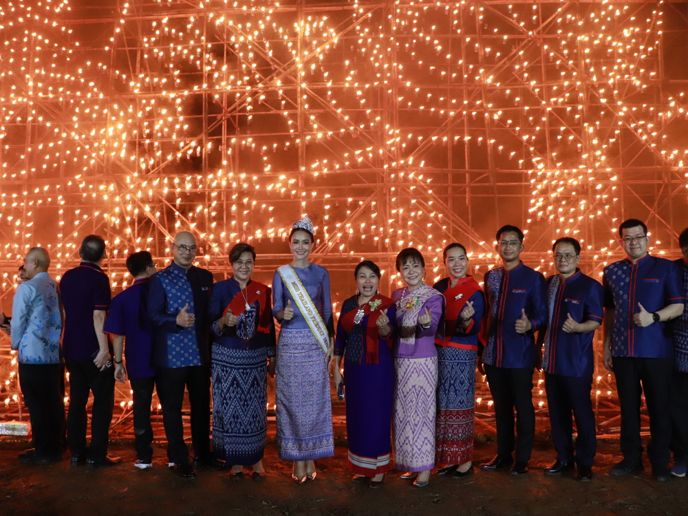 มหาวิทยาลัยนครพนมจัดแสดง “เรือไฟโชว์” ลำแรก เปิดม่านงานมหกรรมไหลเรือไฟโลก ประจำปี 2568