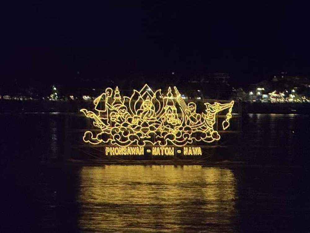 มหาวิทยาลัยนครพนมร่วมตัดสินการประกวด “เรือไฟรักษ์โลก (เรือไฟวิทยาศาสตร์)” ในงานไหลเรือไฟนครพนม 2568