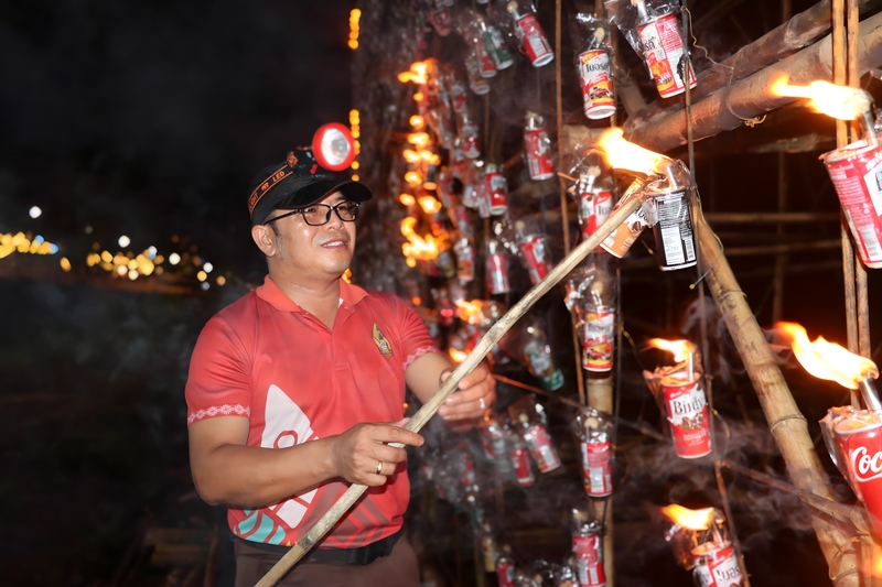 ม.นครพนม ไหลเรือไฟโชว์ชดเชยหลังฝนตกหนัก