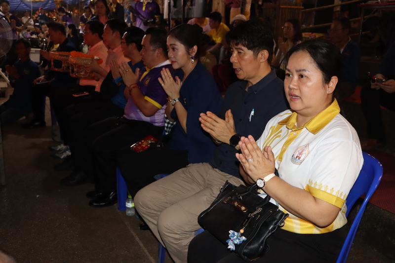 ม.นครพนม จัดไหลเรือไฟโชว์วันที่สาม ร่วมกับ เทศบาลเมืองนครพนม