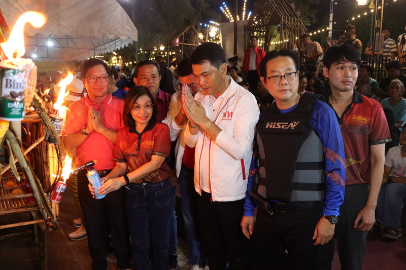 ม.นครพนม บวงสรวง-ไหลเรือไฟโชว์ (วันที่สี่)