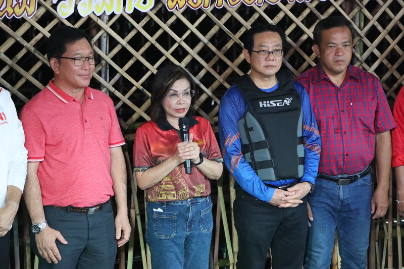 ม.นครพนม บวงสรวง-ไหลเรือไฟโชว์ (วันที่สี่)