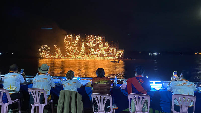 มหาวิทยาลัยนครพนม ร่วมตัดสินการประกวด “เรือไฟทางน้ำ” ในงานประเพณีไหลเรือไฟนครพนม 2568 มหกรรมไหลเรือไฟโลก