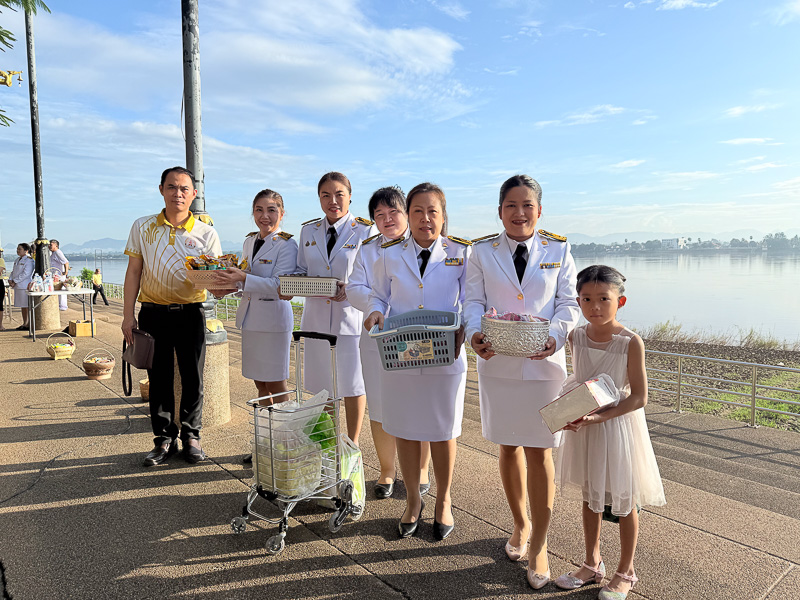 มหาวิทยาลัยนครพนมร่วมพิธีเจริญพระพุทธมนต์ทำบุญตักบาตร และวางพวงมาลาเนื่องในวันนวมินทรมหาราช ประจำปี 2568